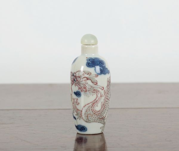 A CHINESE BLUE AND COPPER RED SNUFF BOTTLE