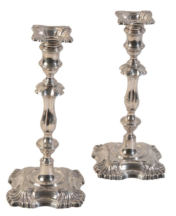 A MATCHED PAIR OF EDWARD VII SILVER CANDLESTICKS OF 18TH CENTURY DESIGN