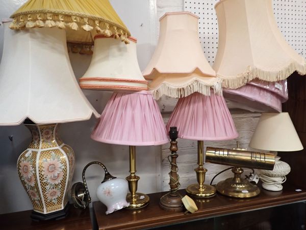 A PAIR OF BRASSED TABLE LAMPS WITH PINK SHADES