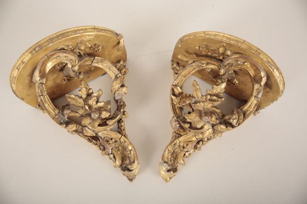 A PAIR OF GEORGE III CARVED GILTWOOD AND COMPOSITION WALL BRACKETS