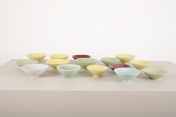 A GROUP OF FIFTEEN STUDIO CERAMIC BOWLS