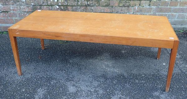 A MID-CENTURY MODERN TEAK COFFEE TABLE