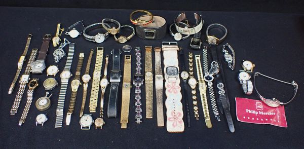 A QUANTITY OF LADIES' WRISTWATCHES