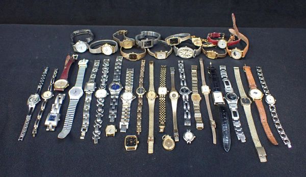 A QUANTITY OF LADIES' WRISTWATCHES