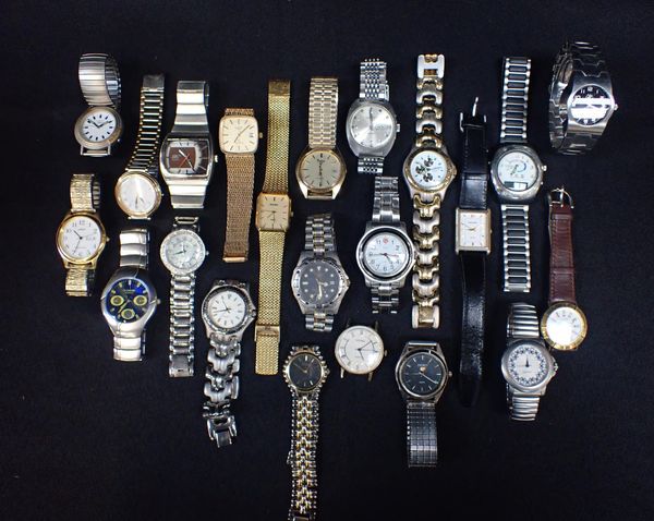 A QUANTITY OF GENTLEMANS' WRISTWATCHES