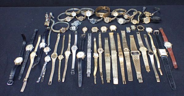 A QUANTITY OF LADIES' WRISTWATCHES