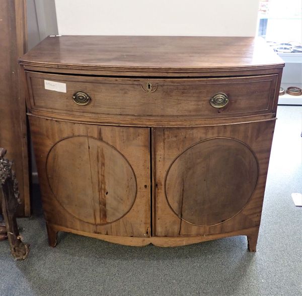 A SMALL REGENCY MAHOGANY BOWFRONT SIDE CABINET