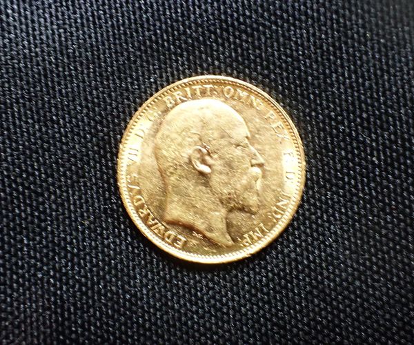 A 1902 EDWARD VII GOLD SOVEREIGN