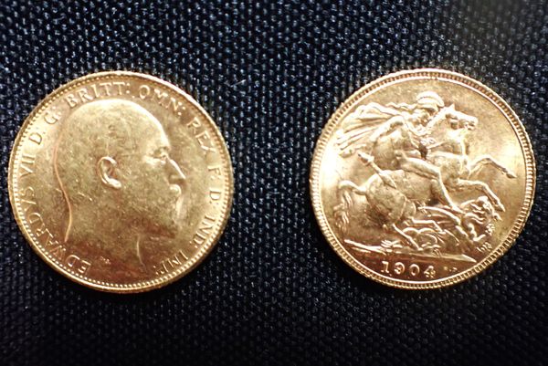 A 1904 EDWARD VII GOLD SOVEREIGN