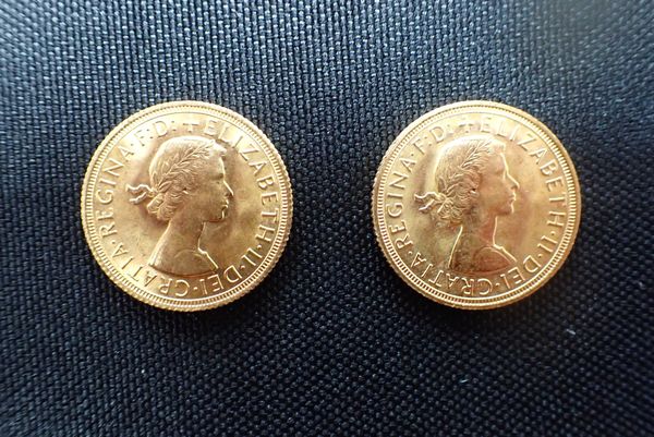 A 1962 QUEEN ELIZABETH II GOLD SOVEREIGN