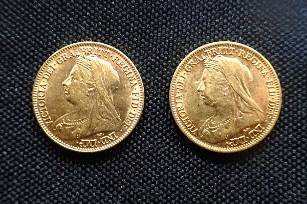 AN 1897 QUEEN VICTORIA GOLD HALF SOVEREIGN