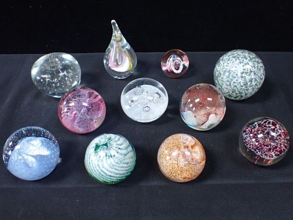 A COLLECTION OF CAITHNESS PAPERWEIGHTS