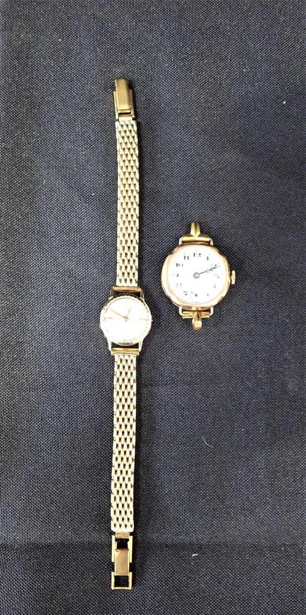 A MODERN 9 CT GOLD LADIES WATCH