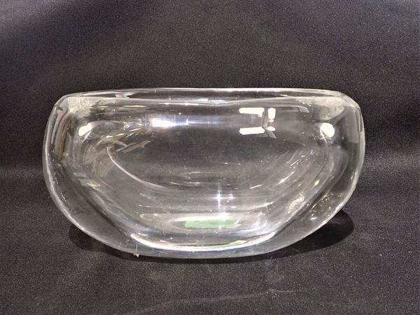 JAMES HOGAN FOR POWELL: AN OVOID FREE FORM CLEAR GLASS VASE