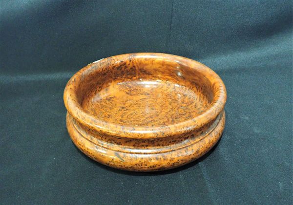 A BURR WOOD CIRCULAR FRUIT BOWL