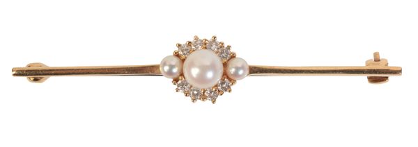 A 18CT GOLD DIAMOND AND PEARL BAR BROOCH