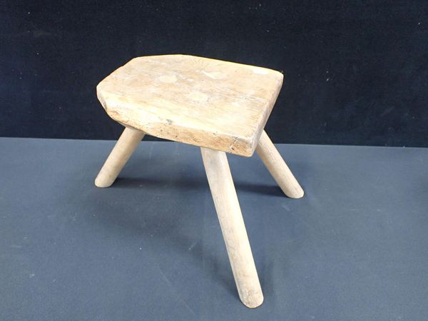 A PRIMITIVE OAK-TOPPED MILKING STOOL