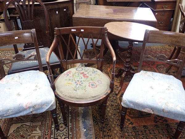 A 19TH CENTURY MAHOGANY PEMBROKE TABLE, ON PEDESTAL BASE