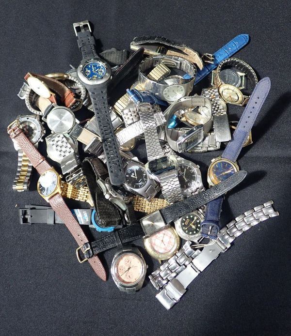 A QUANTITY OF VARIOUS GENTLEMENS'  WRISTWATCHES