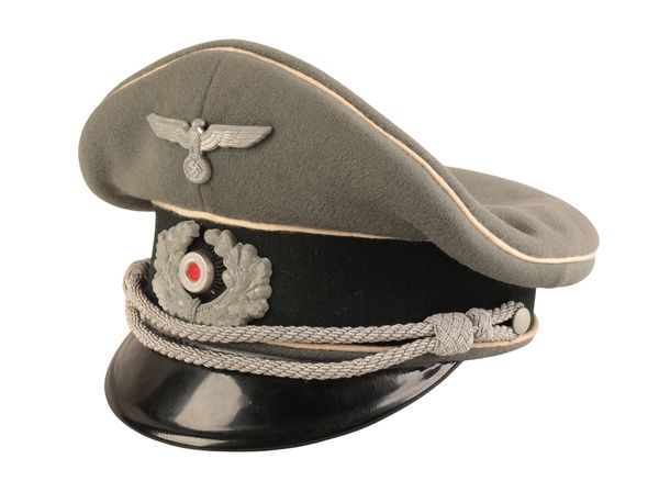 A WWII GERMAN INFANTRY OFFICER'S VISOR