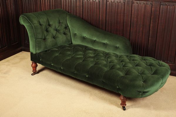 A VICTORIAN CHAISE LONGUE