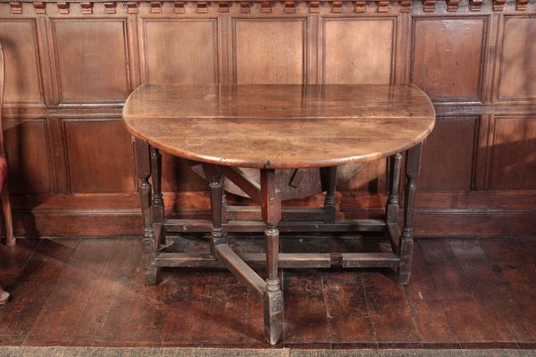 A WILLIAM AND MARY OAK GATELEG DINING TABLE