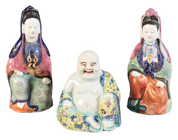 A CHINESE FAMILLE JAUNE BUDDHA