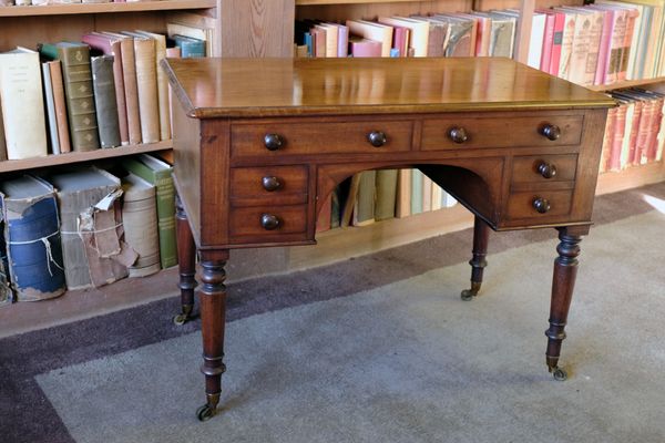 A WILLIAM IV MAHOGANY DRESSING TABLE