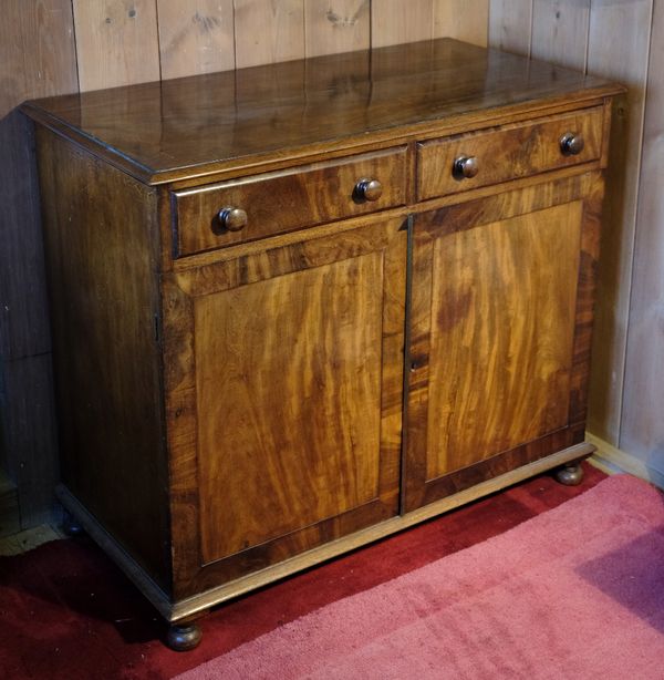 A WILLIAM IV MAHOGANY SIDE CABINET