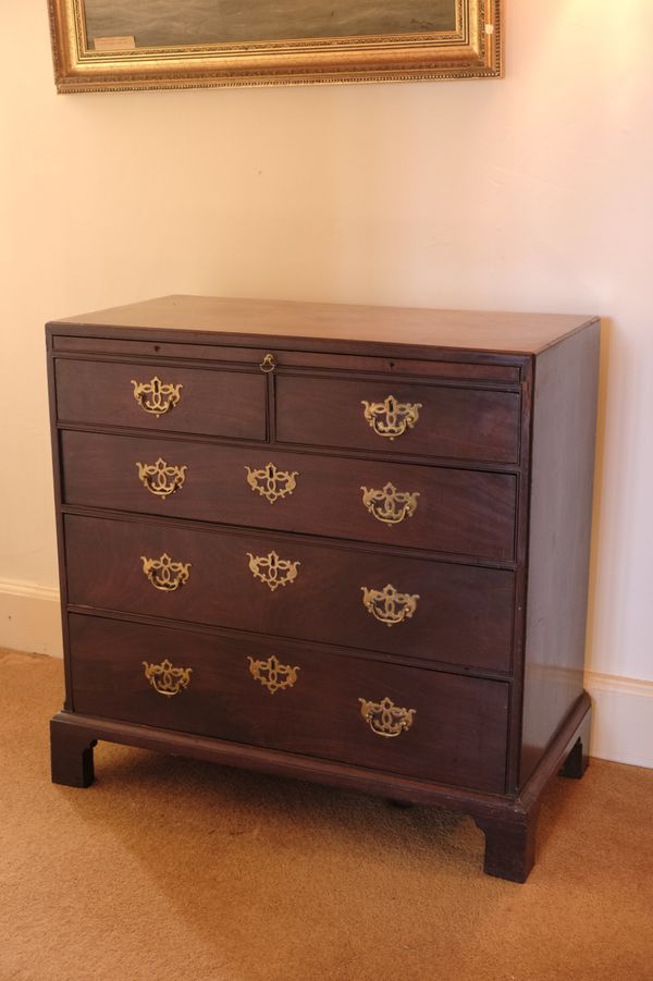 A GEORGE II MAHOGANY CADDY TOP CHEST OF DRAWERS