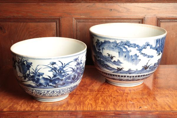 A JAPANESE "ARITA" BLUE AND WHITE BOWL