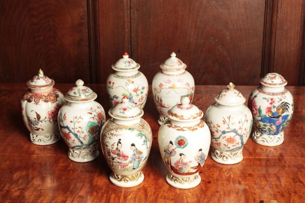 A PAIR OF CHINESE FAMILLE VERTE MINIATURE VASES AND COVERS