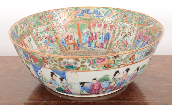 A CHINESE CANTON FAMILLE ROSE PORCELAIN BOWL