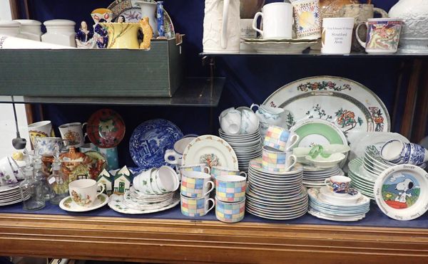 A QUANTITY OF MIXED DINNER AND TEA WARE