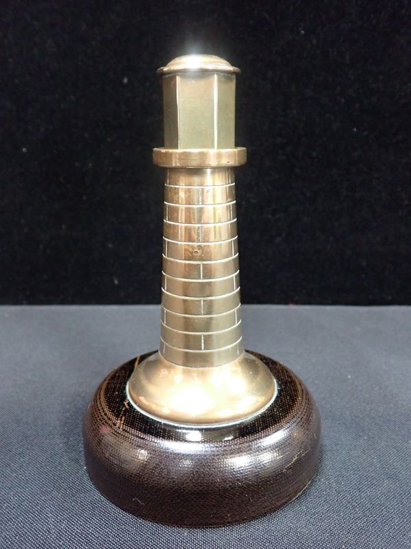 A VINTAGE TABLE CIGARETTE LIGHTER