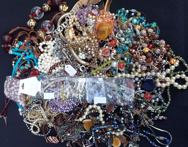 A COLLECTION OF COSTUME JEWELLERY