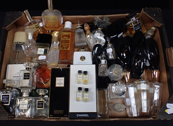 A COLLECTION OF PERFUME BOTTLES