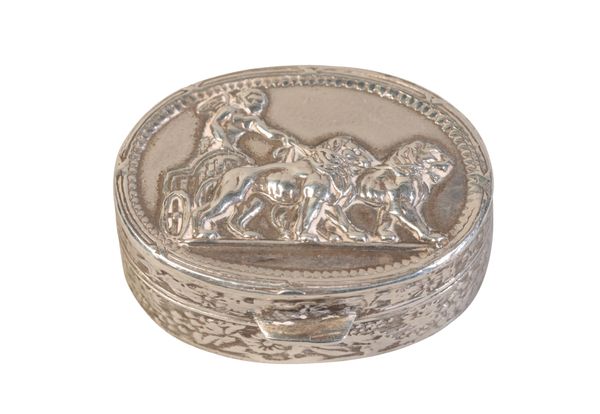 AN EARLY 20TH CENTURY DUTCH SILVER OVAL PILL BOX