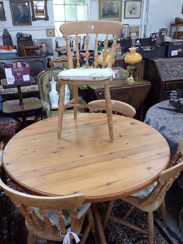 A PINE CIRCULAR KITCHEN TABLE AND A SET OF FOUR BEECHWOOD KITCHEN CHAIRS