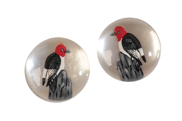 A PAIR OF WOODPECKER ESSEX CRYSTAL REVERSE INTAGLIOS