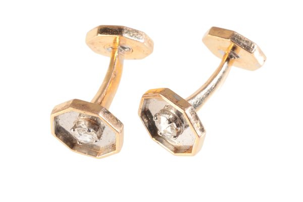 A PAIR OF DIAMOND CUFFLINKS