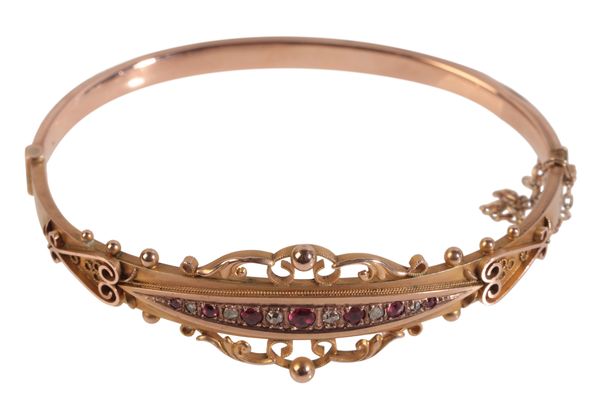 A DIAMOND AND TOURMALINE GOLD BANGLE