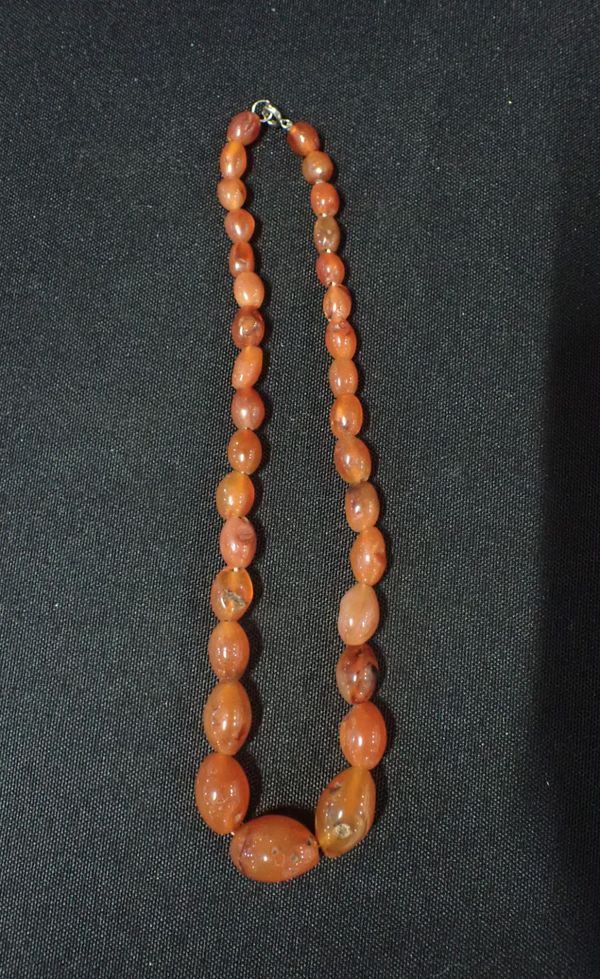 A CARNELIAN BEAD NECKLACE