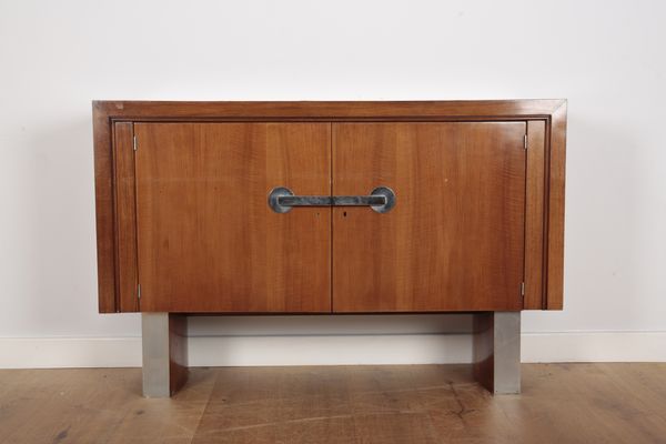 AN ART DECO STYLE WALNUT SIDEBOARD