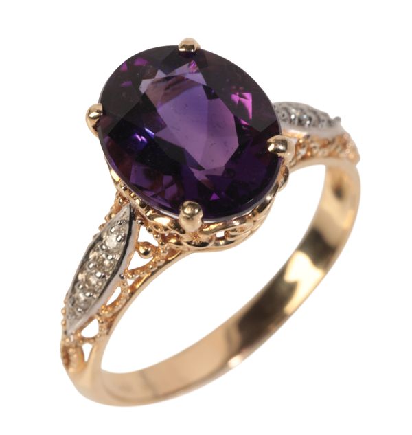 A 14CT GOLD AMETHYST AND DIAMOND RING