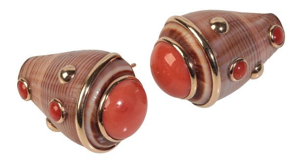 A PAIR OF 14CT GOLD SHELL AND CORAL SET EARRINGS