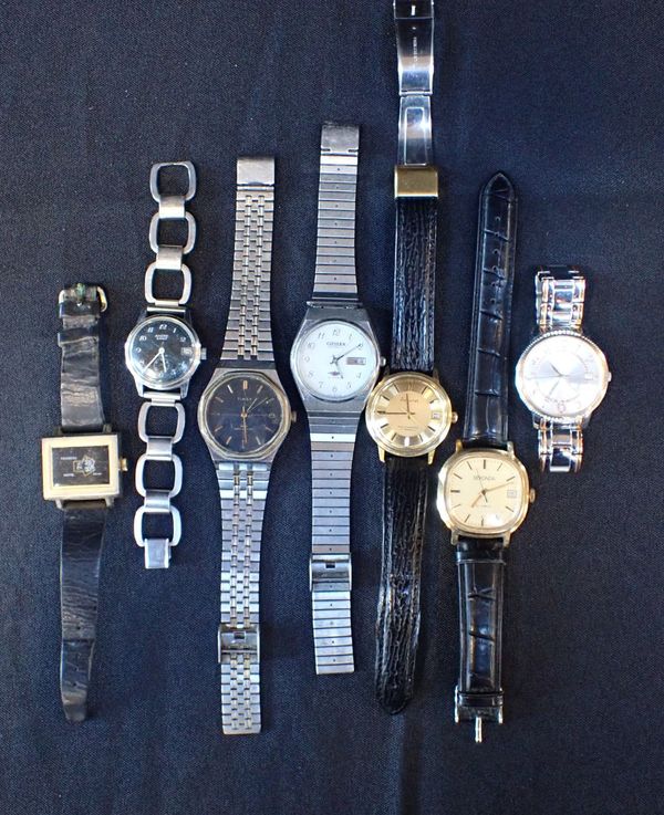 A QUANTITY OF VARIOUS GENTLEMAN'S WRISTWATCHES