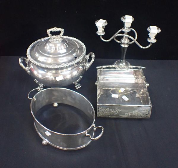 A SILVER PLATED CIRCULAR TWO HANDLED SAUCE TUREEN AND COVER