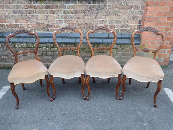 A SET OF FOUR VICTORIAN WALNUT DINING CHAIRS