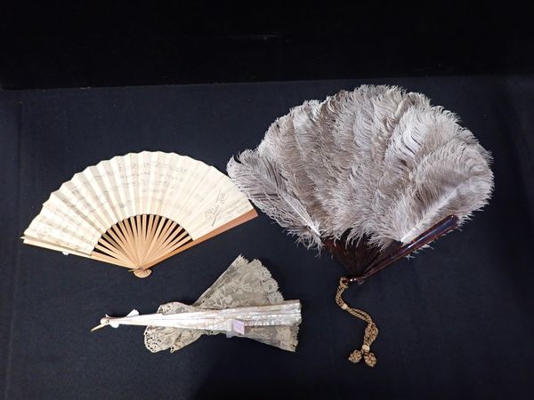 AN OSTRICH FEATHER FAN